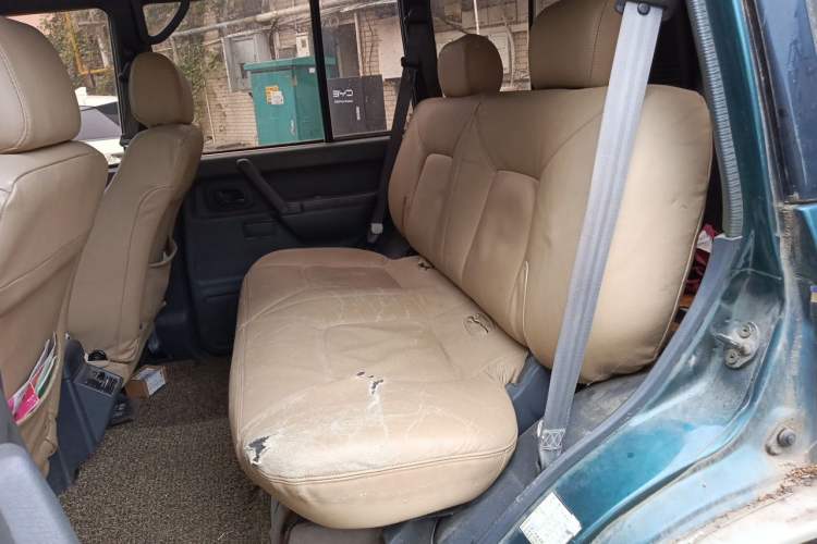 Used Leopaard Heijingang 2013 2.2L Manual Two-Wheel Drive Standard Version Left Rear Seat