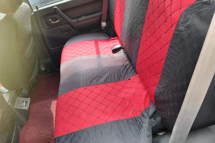Used Leopaard Heijingang 2013 2.2L Manual Two-Wheel Drive Standard Version Left Rear Seat