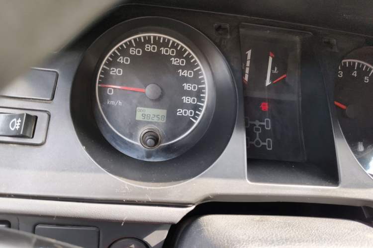 Used Leopaard Heijingang 2013 2.2L Manual Two-Wheel Drive Standard Version Odometer Close Up