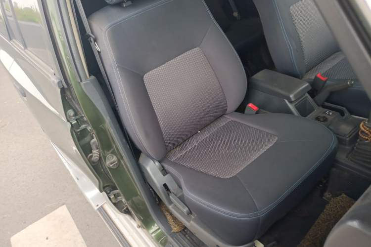 Used Leopaard Heijingang 2013 2.2L Manual Two-Wheel Drive Standard Version Right Front Seat
