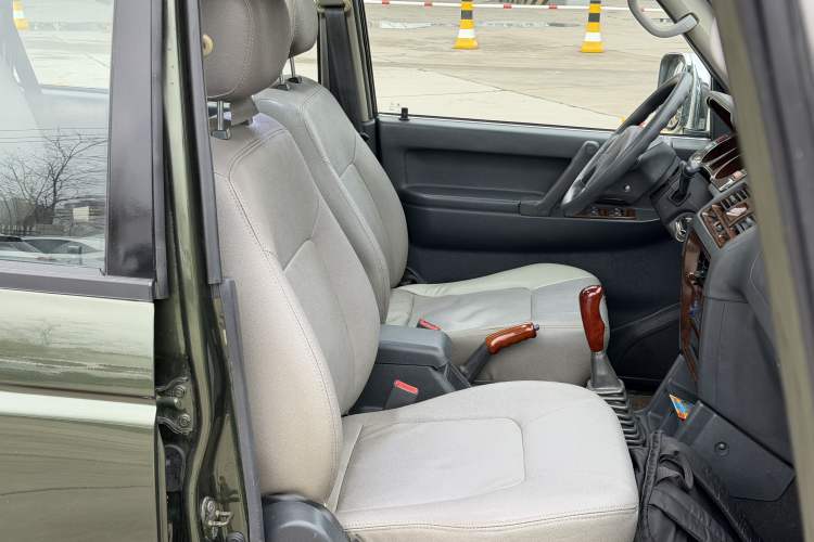 Used Leopaard Heijingang 2013 2.2L Manual Two-Wheel Drive Standard Version Right Front Seat