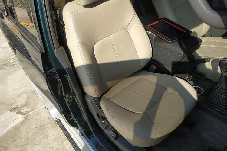Used Leopaard Heijingang 2013 2.2L Manual Two-Wheel Drive Standard Version Right Front Seat