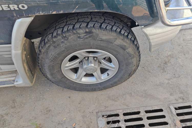 Used Leopaard Heijingang 2013 2.2L Manual Two-Wheel Drive Standard Version Right Front Wheel Hub