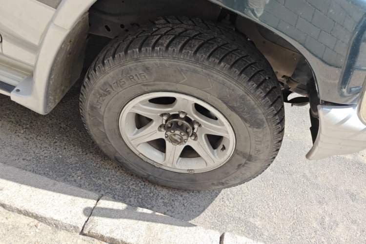 Used Leopaard Heijingang 2013 2.2L Manual 4x4 Standard Edition Right Front Wheel Hub