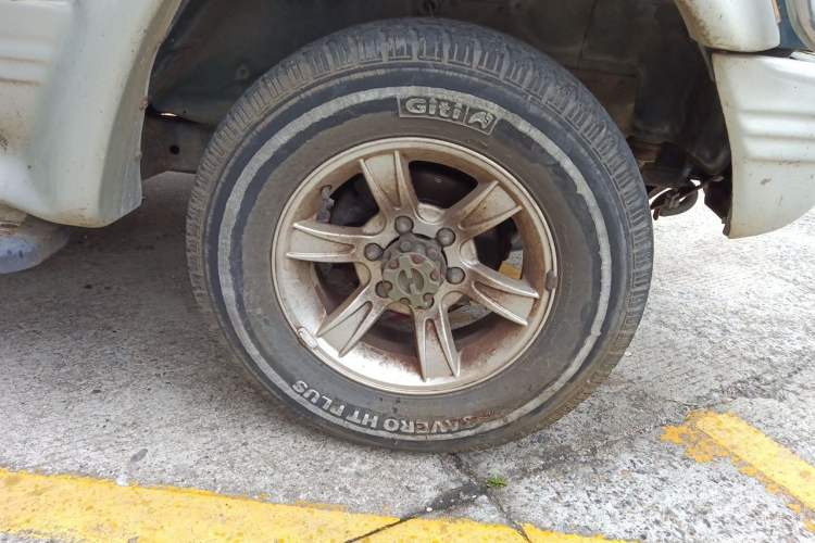 Used Leopaard Heijingang 2013 2.2L Manual Two-Wheel Drive Standard Version Right Front Wheel Hub