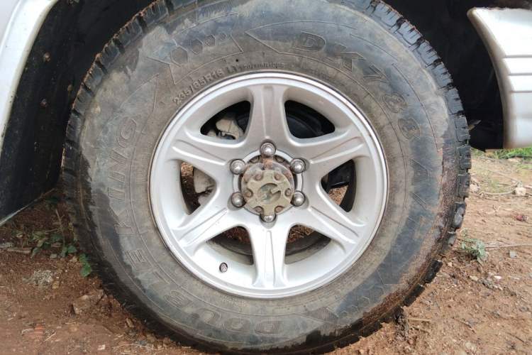 Used Leopaard Heijingang 2013 2.2L Manual Two-Wheel Drive Standard Version Right Front Wheel Hub