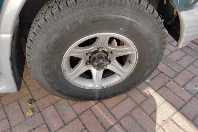 Used Leopaard Heijingang 2013 2.2L Manual 4x4 Standard Edition Right Front Wheel Hub