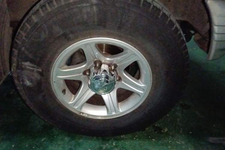 Used Leopaard Heijingang 2013 2.2L Manual Two-Wheel Drive Standard Version Right Front Wheel Hub