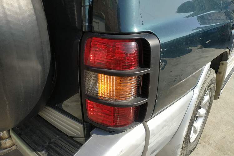 Used Leopaard Heijingang 2013 2.2L Manual Two-Wheel Drive Standard Version Right Rear Taillight