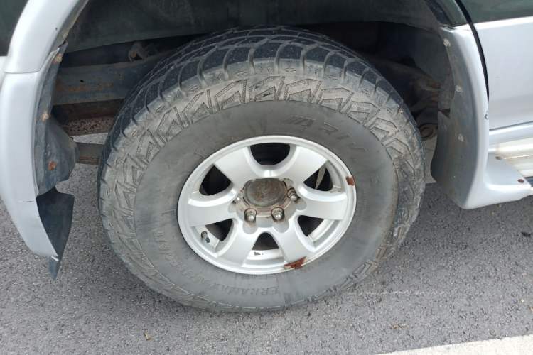 Used Leopaard Heijingang 2013 2.2L Manual Two-Wheel Drive Standard Version Right Rear Wheel Hub