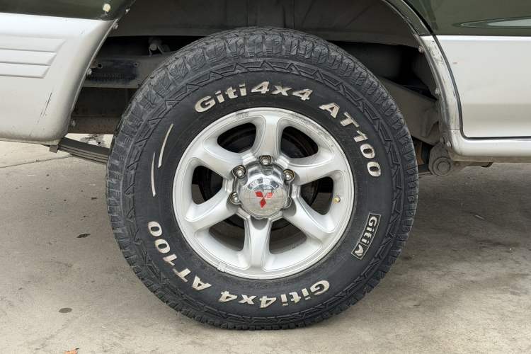 Used Leopaard Heijingang 2013 2.2L Manual Two-Wheel Drive Standard Version Right Rear Wheel Hub