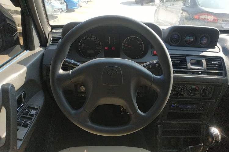 Used Leopaard Heijingang 2013 2.2L Manual Two-Wheel Drive Standard Version Steering Wheel