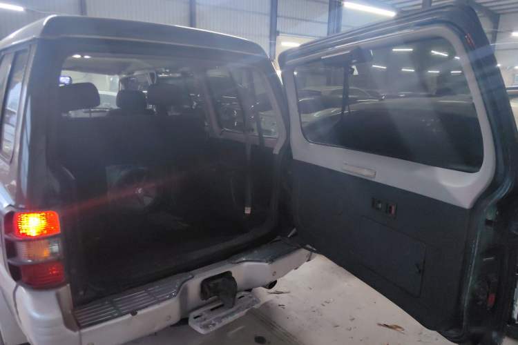 Used Leopaard Heijingang 2013 2.2L Manual 4x4 Standard Edition Trunk