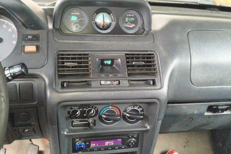 Used Leopaard Heijingang 2013 2.2L Manual Two-Wheel Drive Standard Version Audio And AC Panel