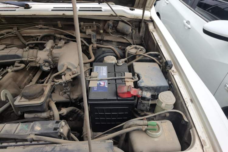 Used Leopaard Heijingang 2013 2.2L Manual Two-Wheel Drive Standard Version Engine Bay Left