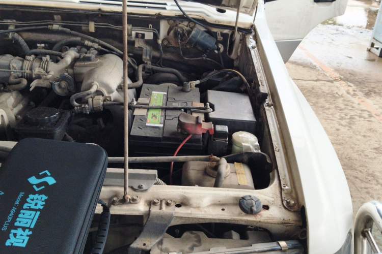 Used Leopaard Heijingang 2013 2.2L Manual Two-Wheel Drive Standard Version Engine Bay Left