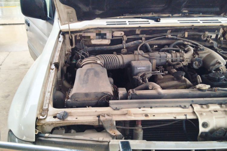 Used Leopaard Heijingang 2013 2.2L Manual Two-Wheel Drive Standard Version Engine Bay Right