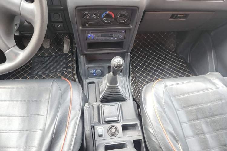 Used Leopaard Heijingang 2013 2.2L Manual 4x4 Standard Edition Gear Lever