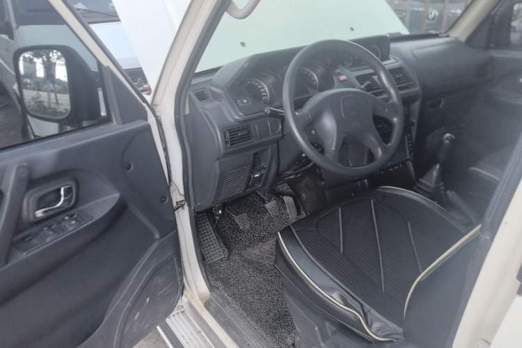 Used Leopaard Heijingang 2013 2.2L Manual 4x4 Standard Edition Interior 2