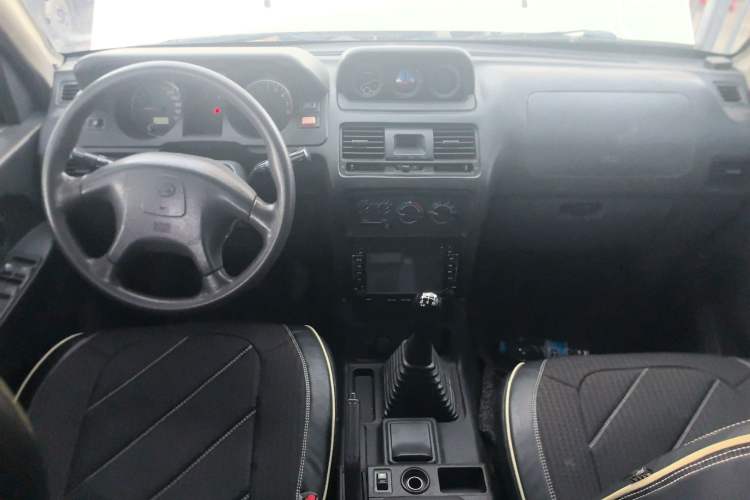 Used Leopaard Heijingang 2013 2.2L Manual 4x4 Standard Edition Interior 3