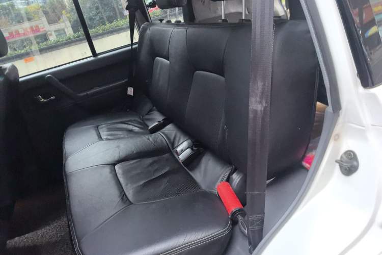 Used Leopaard Heijingang 2013 2.2L Manual Two-Wheel Drive Standard Version Interior 4