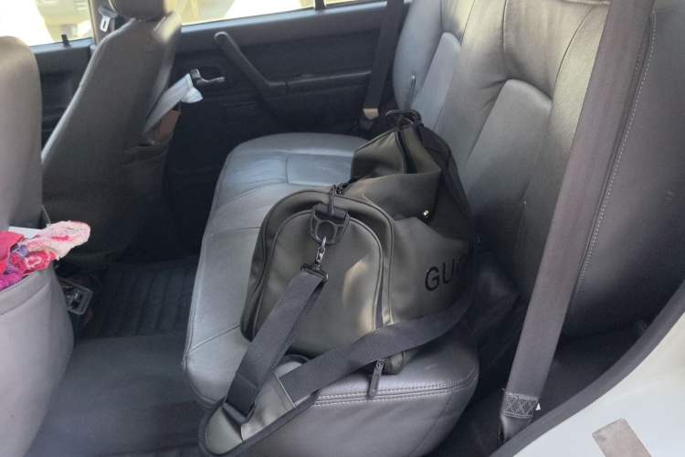 Used Leopaard Heijingang 2013 2.2L Manual Two-Wheel Drive Standard Version Interior 4