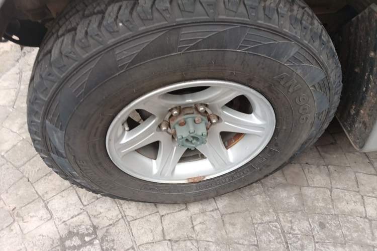 Used Leopaard Heijingang 2013 2.2L Manual Two-Wheel Drive Standard Version Left Front Wheel Hub