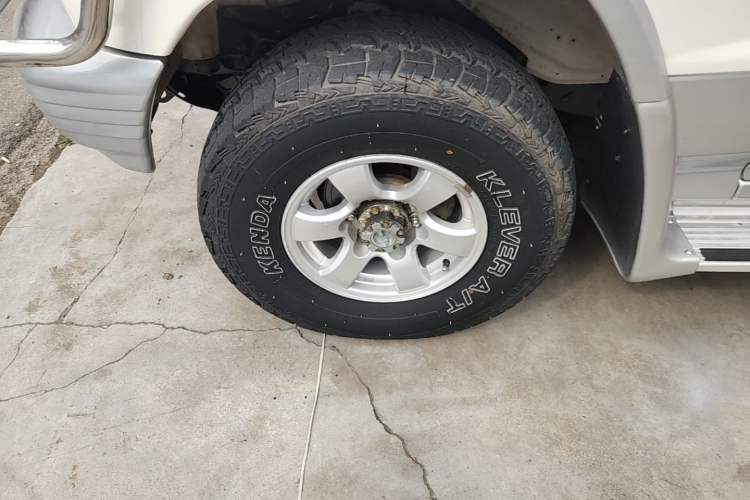 Used Leopaard Heijingang 2013 2.2L Manual 4x4 Standard Edition Left Front Wheel Hub