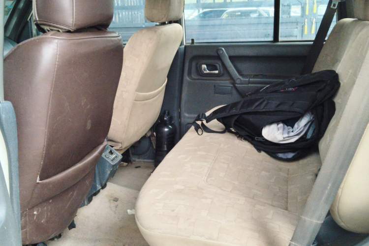 Used Leopaard Heijingang 2013 2.2L Manual Two-Wheel Drive Standard Version Left Rear Seat