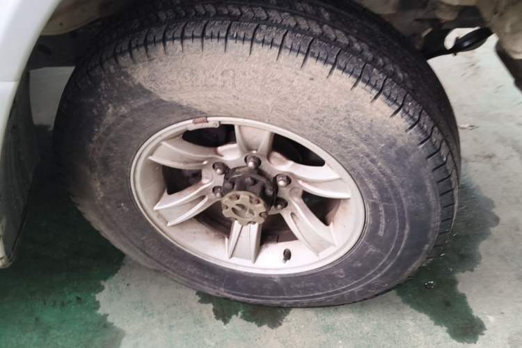 Used Leopaard Heijingang 2013 2.2L Manual Two-Wheel Drive Standard Version Right Front Wheel Hub
