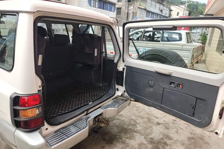 Used Leopaard Heijingang 2013 2.2L Manual 4x4 Standard Edition Trunk