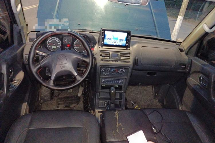 Used Leopaard Heijingang 2014 2.4L Manual 4x4 Center Console