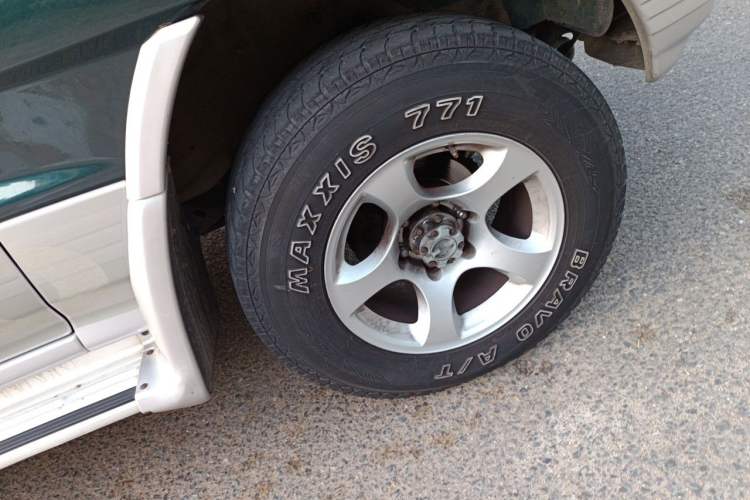 Used Leopaard Heijingang 2014 2.4L Manual 4x4 Right Front Wheel Hub