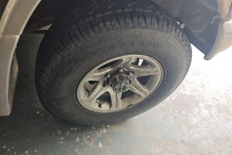 Used Leopaard Heijingang 2014 2.4L Manual 4x4 Right Front Wheel Hub