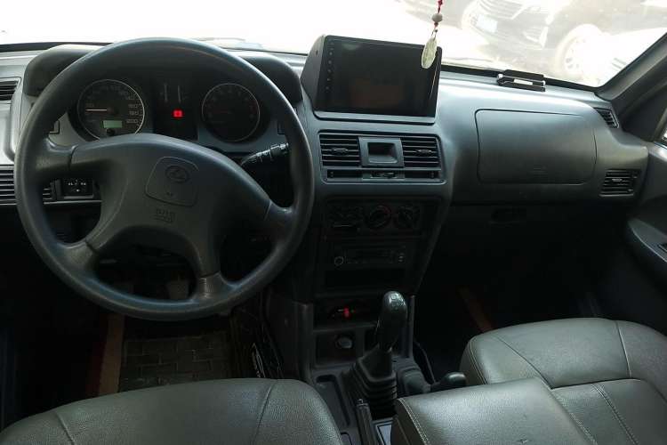 Used Leopaard Heijingang 2014 2.4L Manual 4x4 Center Console