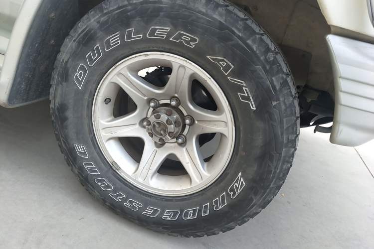Used Leopaard Heijingang 2014 2.4L Manual 4x4 Right Front Wheel Hub