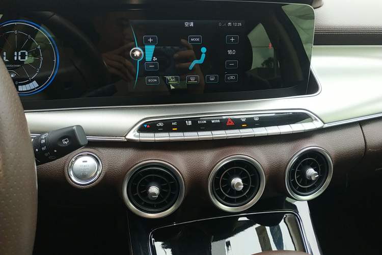 Used Leopaard Mattu 2018 1.6T GDI DCT Elite Model Audio And AC Panel