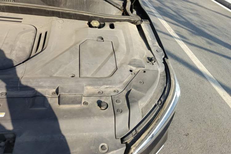 Used Leopaard Mattu 2018 1.6T GDI DCT Elite Model Engine Bay Left