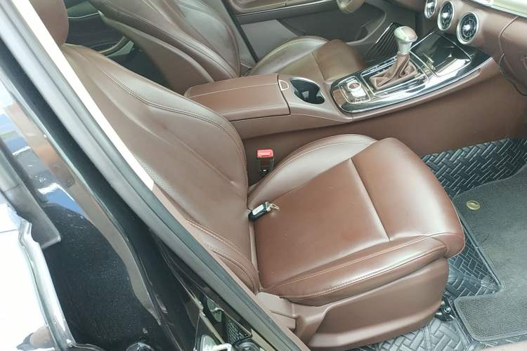 Used Leopaard Mattu 2018 1.6T GDI DCT Elite Model Right Front Seat