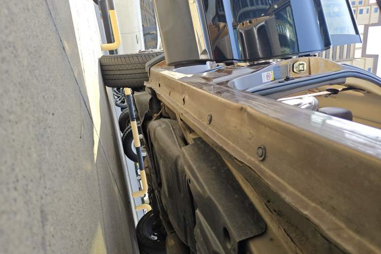 Used Leopaard Mattu 2018 1.6T GDI DCT Elite Model Right Side Sill