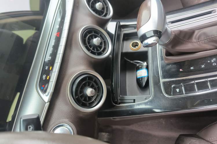 Used Leopaard Mattu 2018 1.6T GDI DCT Comfort Model Audio And AC Panel