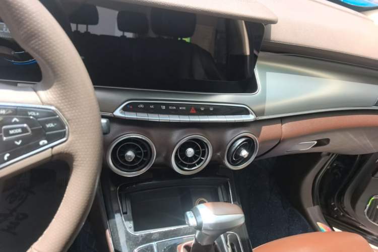 Used Leopaard Mattu 2018 1.6T GDI DCT Elite Model Audio And AC Panel