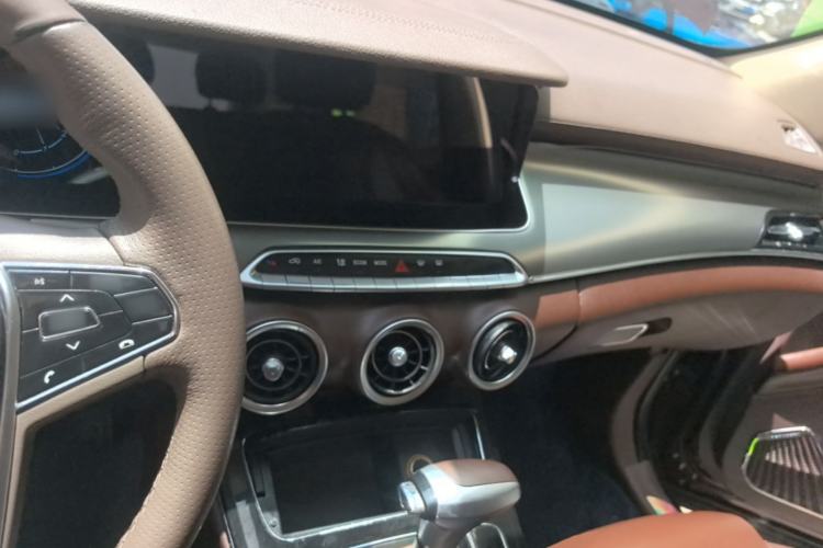 Used Leopaard Mattu 2018 1.6T GDI DCT Elite Model Center Console