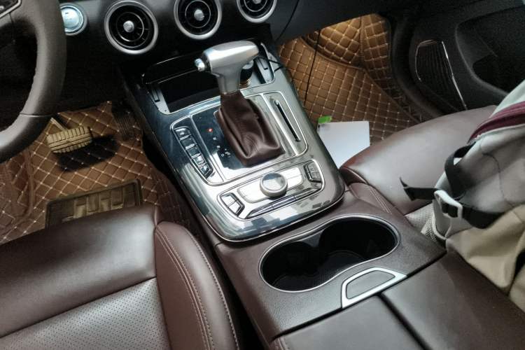 Used Leopaard Mattu 2018 1.6T GDI DCT Elite Model Gear Lever