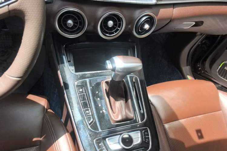 Used Leopaard Mattu 2018 1.6T GDI DCT Elite Model Gear Lever