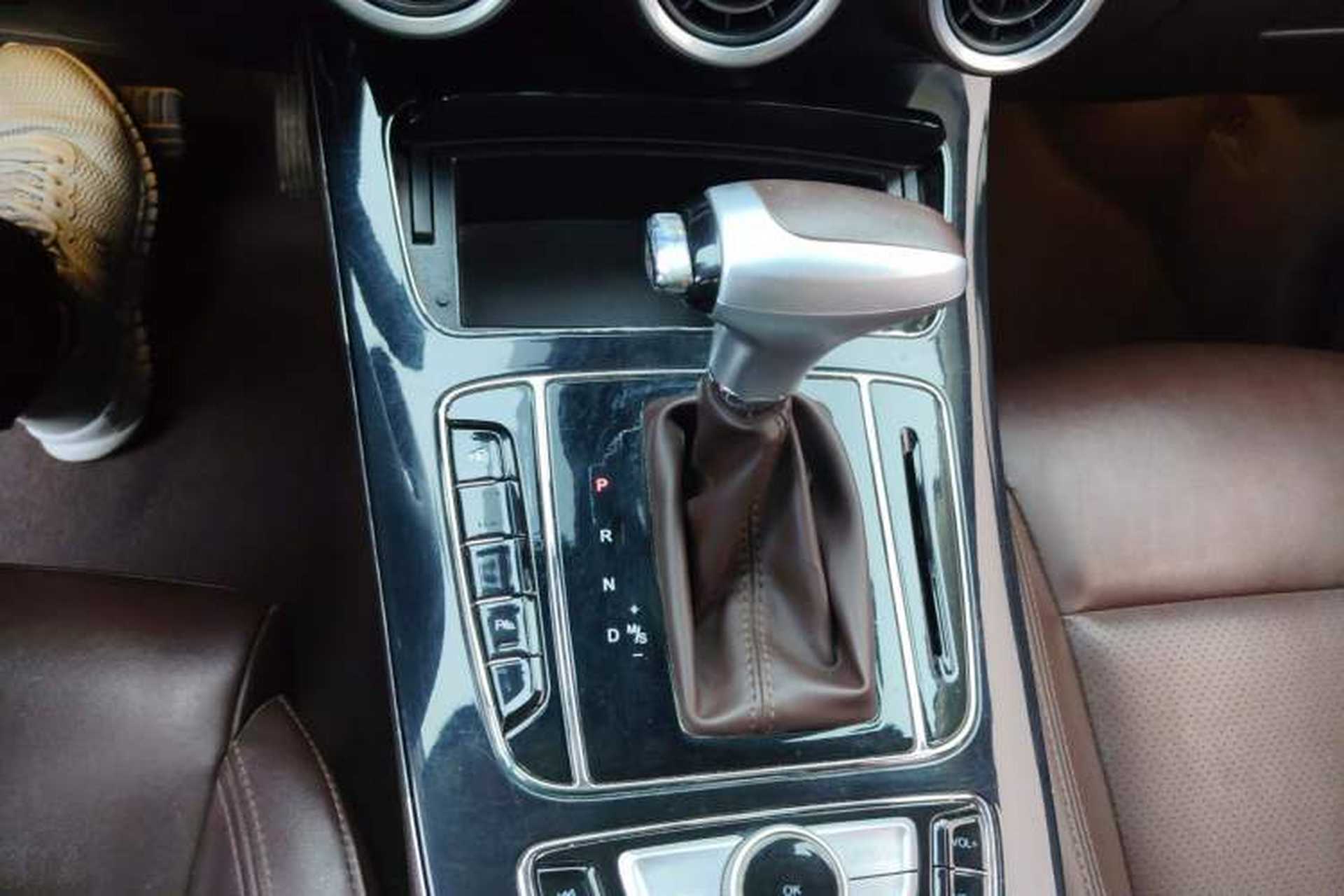Used Leopaard Mattu 2018 1.6T GDI DCT Elite Model Gear Lever