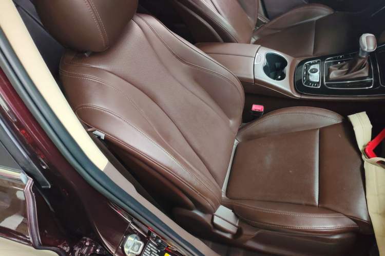 Used Leopaard Mattu 2018 1.6T GDI DCT Elite Model Right Front Seat