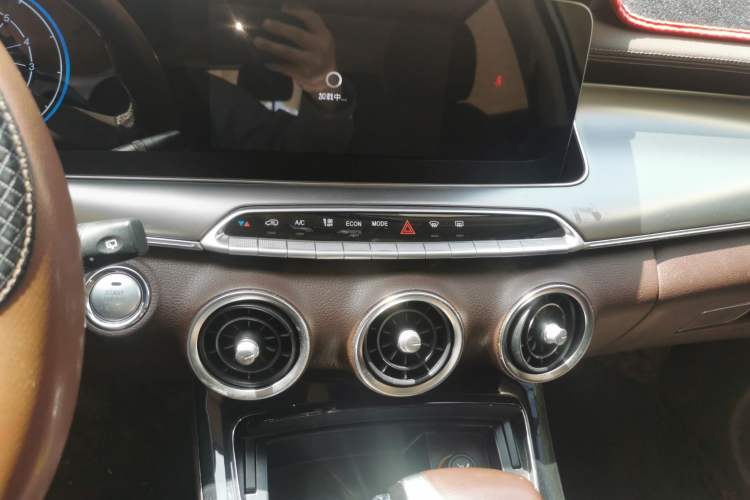 Used Leopaard Mattu 2018 1.6T GDI DCT Elite Model Audio And AC Panel