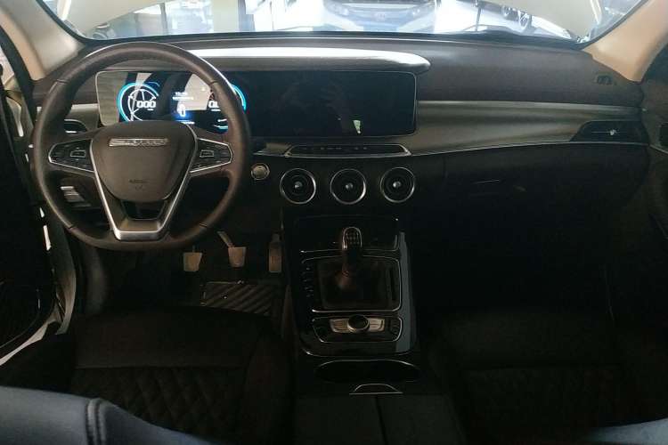 Used Leopaard Mattu 2018 1.6T GDI Manual Elite Model Center Console