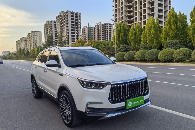Used Leopaard Mattu 2018 1.6T GDI DCT Elite Model Front Right 45 Deg